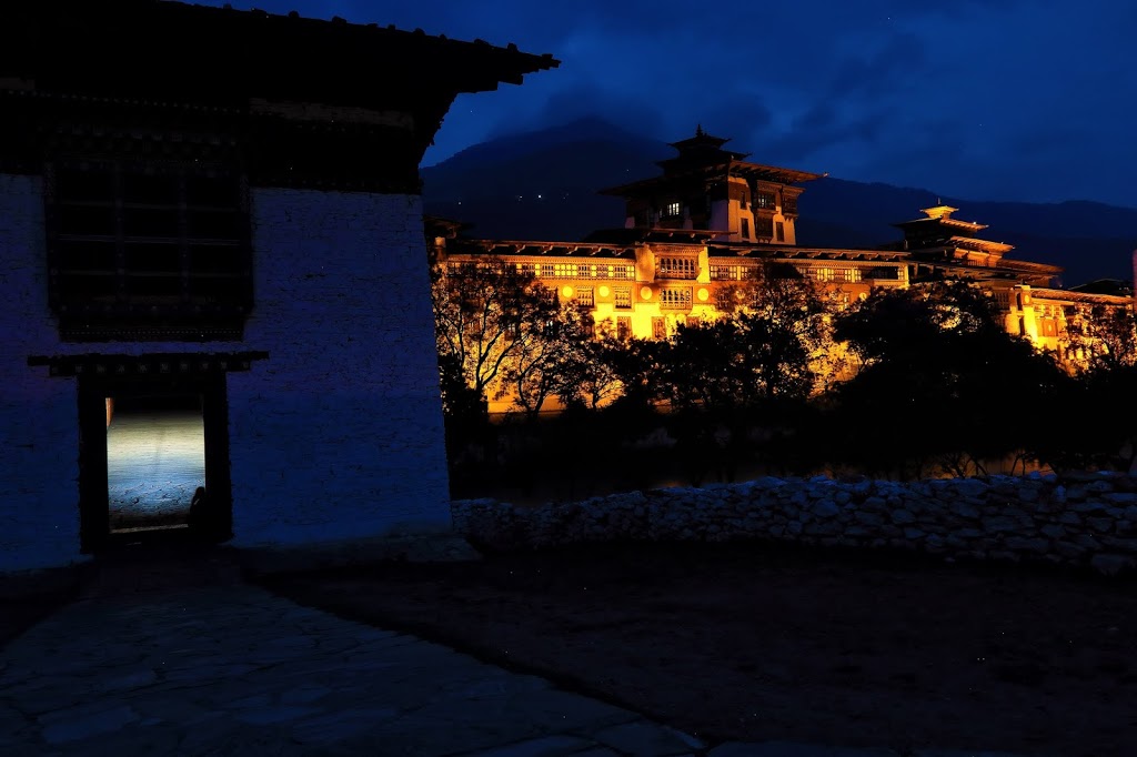 Image of Punakha Dzong at night