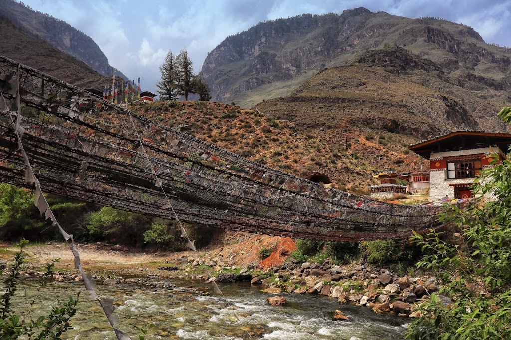 Image of old iron bridge to Tachog Lhakhang
