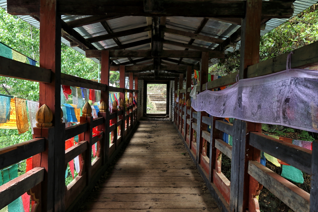 Bridge over Wang Chuu at the start of hike to Cheri Monastery 