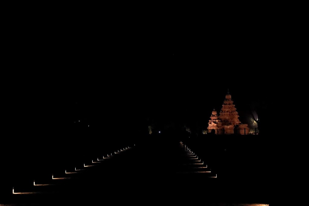 View of Shore Temple in Mahabalipuram at night.