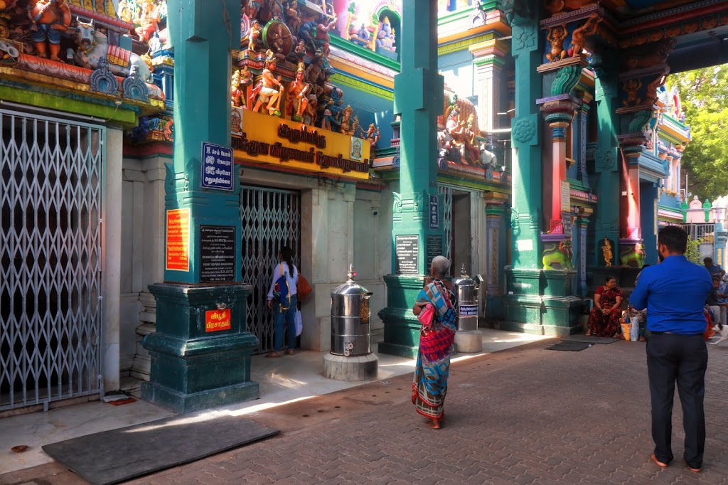 The outside view of Arulmigu Manakula Vinayagar Temple in Pondicherry