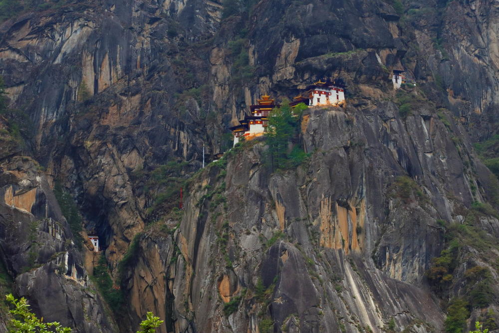 An image of unobstructed view of Tiger's Nest Monastery from cafeteria that comes at halfway in our hike to Taktsang. 