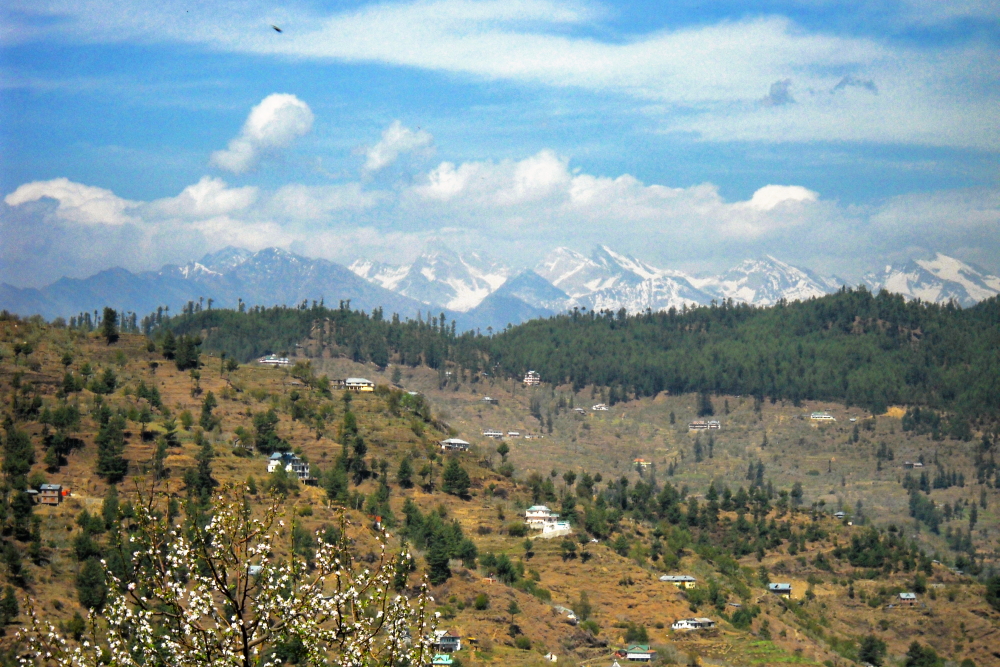 View of snow capped Himalayan peaks from Kharapathar
