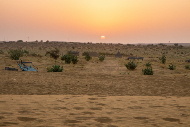 The sun just appeared at the horizon in the Thar Desert, Rajasthan