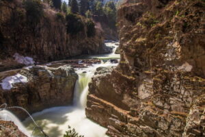 Read more about the article Amazing Aharbal Waterfall | Another Secret Of Kashmir Valley