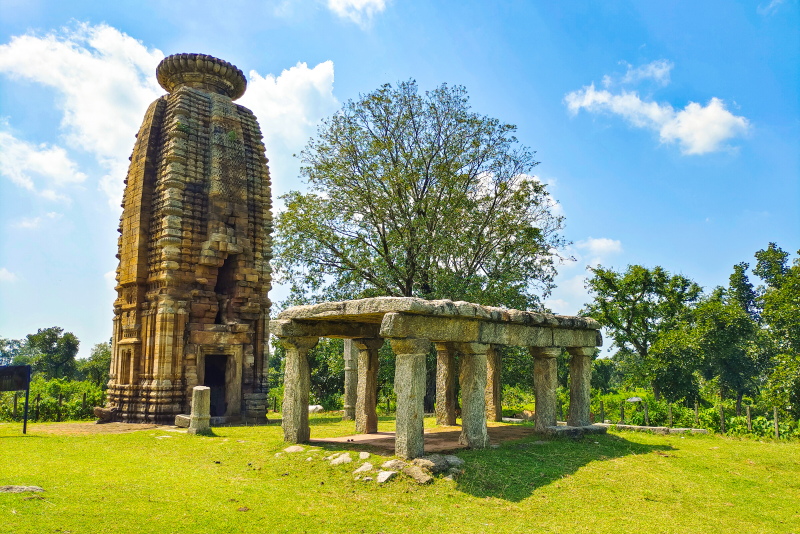You are currently viewing Banda Deul near Raghunathpur in Purulia | The most preserved architecture of a Deul Temple in Purulia